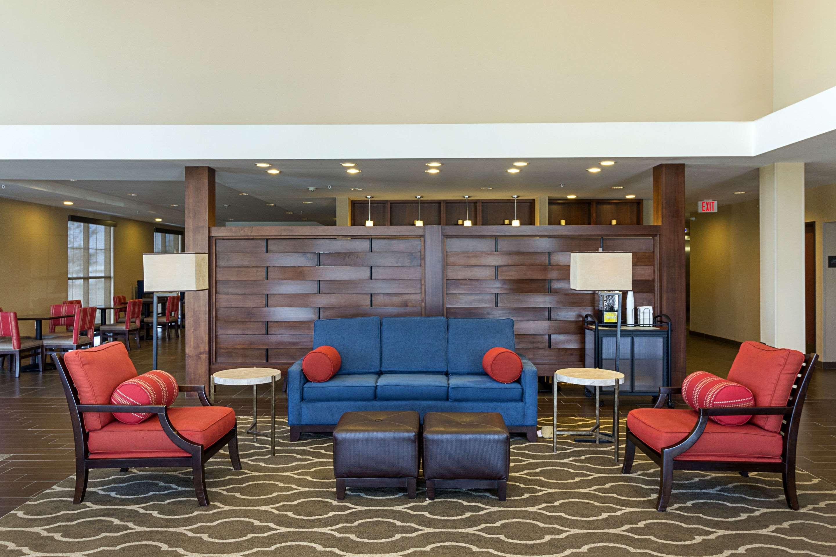 Comfort Suites & Conference Center Worthington Exterior photo